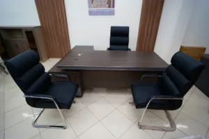 Bureau de Direction Gris avec Retour Fixe et Caisson D220 Ref 97-Q40 A-3322B, Design Moderne et Fonctionnel.