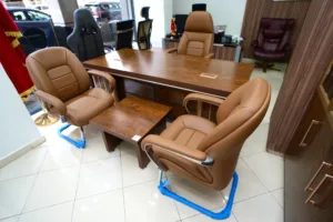 Bureau de Direction Caramel D200 avec Retour et Caisson Fixe – Design Élégant et Fonctionnel pour Espace Professionnel