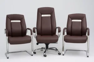 Pack fauteuil de direction avec roulettes + 2 chaises visiteurs fixes en simili cuir marron