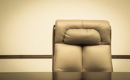 Chaise de bureau ergonomique haut de gamme avec appui-tête, dossier en mesh respirant et accoudoirs réglables - modèle premium disponible au Maroc